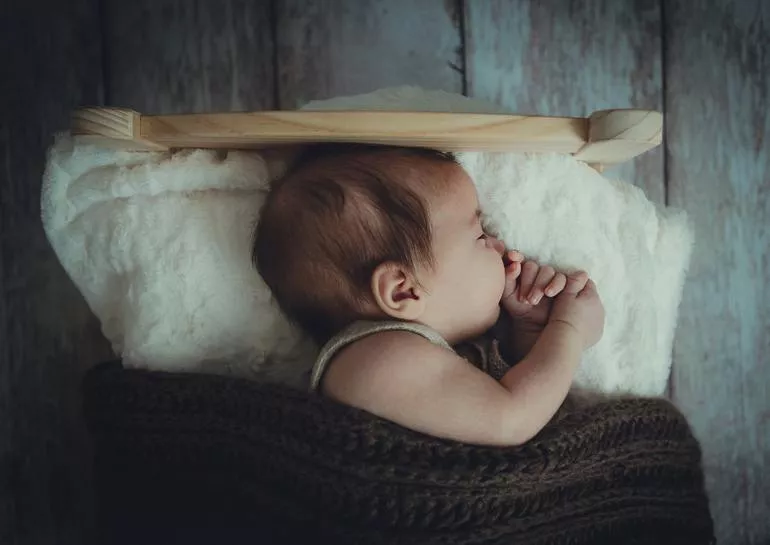 Usypianie dziecka - co możesz zrobić, aby maluch spokojnie spał?